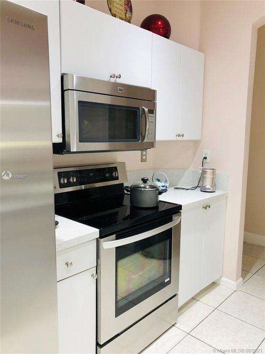 Vendido Recientemente: $240,000 (3 camas, 3 baños, 1428 Pies cuadrados)