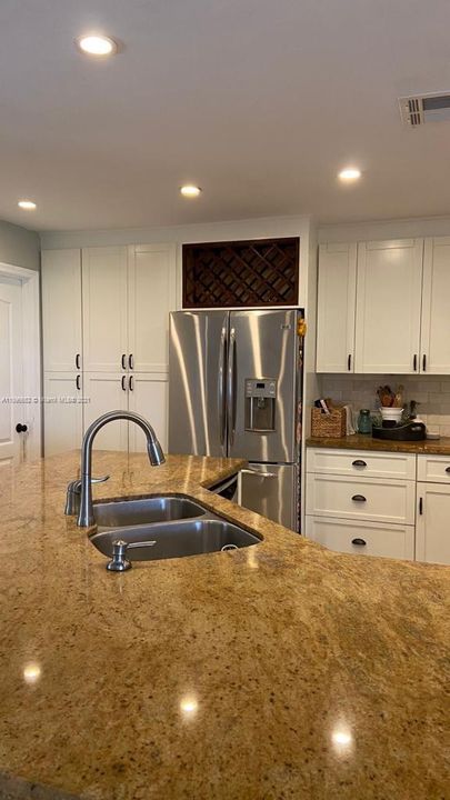 Recently Sold: $359,900 (3 beds, 2 baths, 1418 Square Feet)
