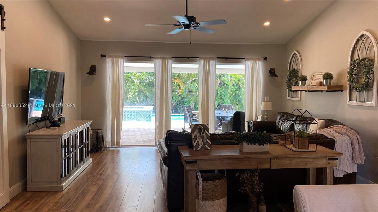 Recently Sold: $359,900 (3 beds, 2 baths, 1418 Square Feet)