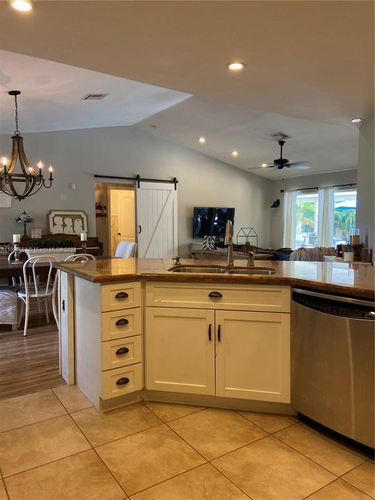 Recently Sold: $359,900 (3 beds, 2 baths, 1418 Square Feet)
