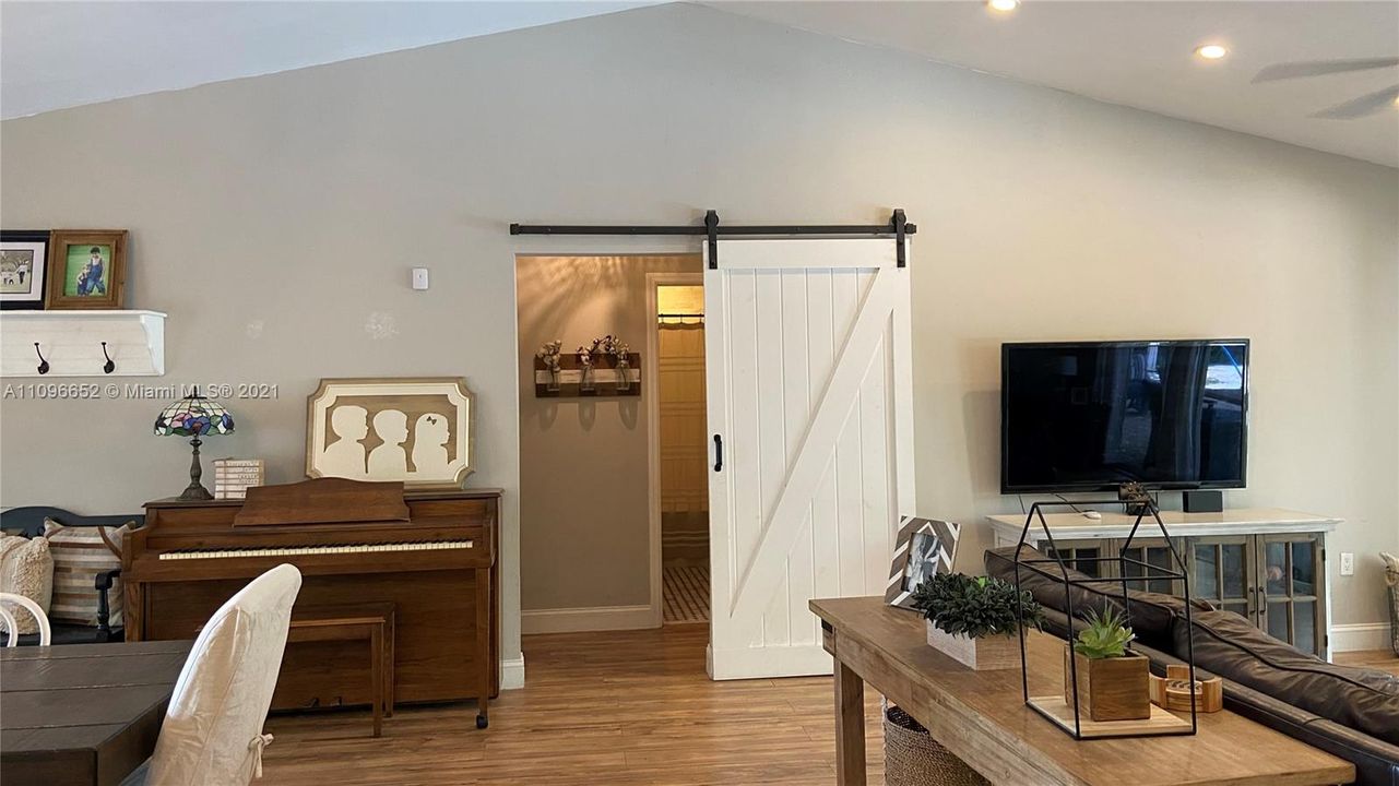 Recently Sold: $359,900 (3 beds, 2 baths, 1418 Square Feet)