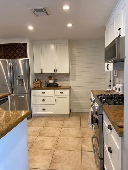 Recently Sold: $359,900 (3 beds, 2 baths, 1418 Square Feet)