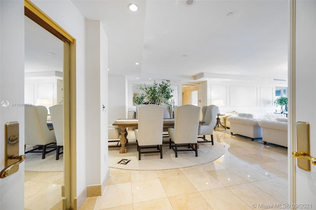 Recently Sold: $2,219,000 (2 beds, 2 baths, 2160 Square Feet)