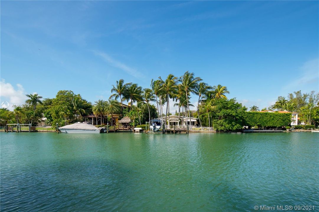 Recently Sold: $6,499,000 (5 beds, 7 baths, 5266 Square Feet)