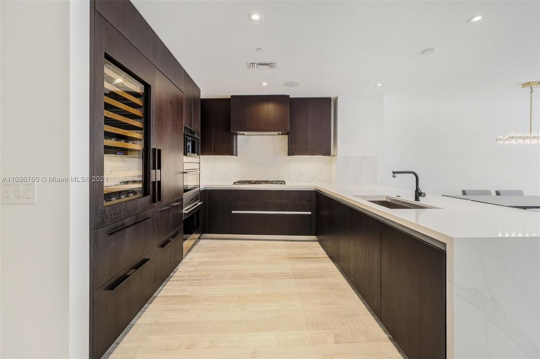 Recently Sold: $1,639,000 (1 beds, 2 baths, 1575 Square Feet)