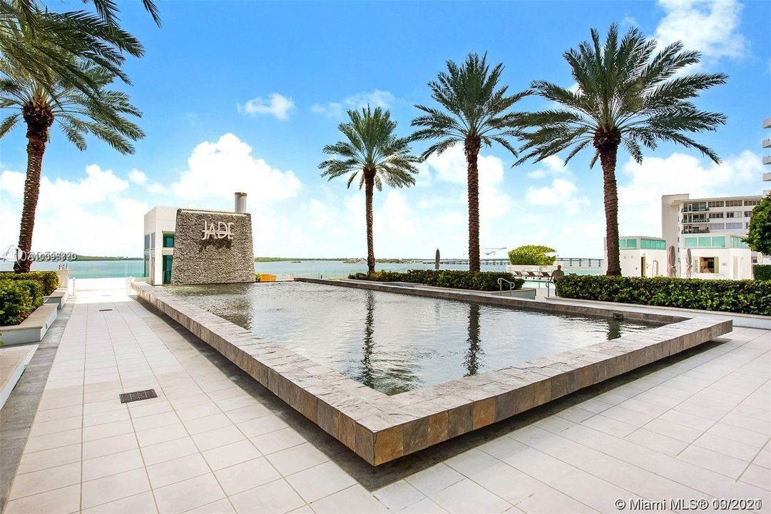 Recently Sold: $1,100,000 (2 beds, 2 baths, 1529 Square Feet)