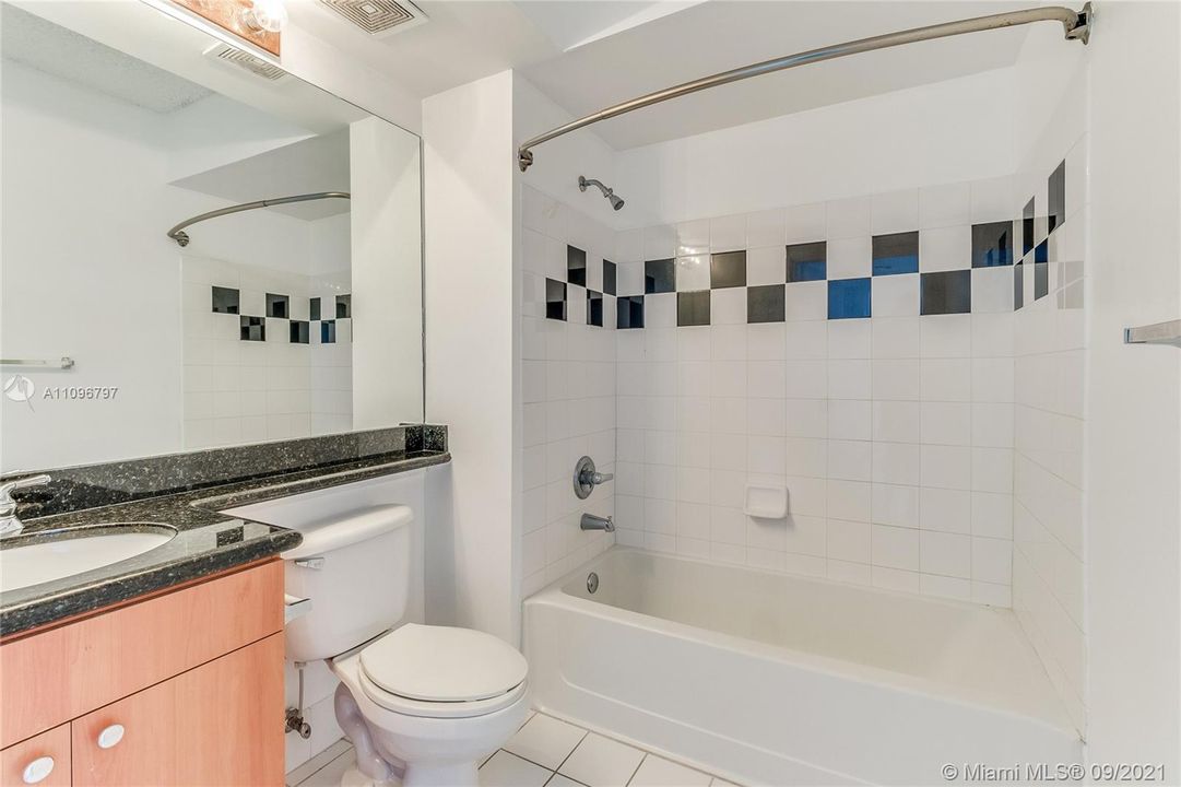 最近售出: $597,000 (2 贝兹, 2 浴室, 1084 平方英尺)