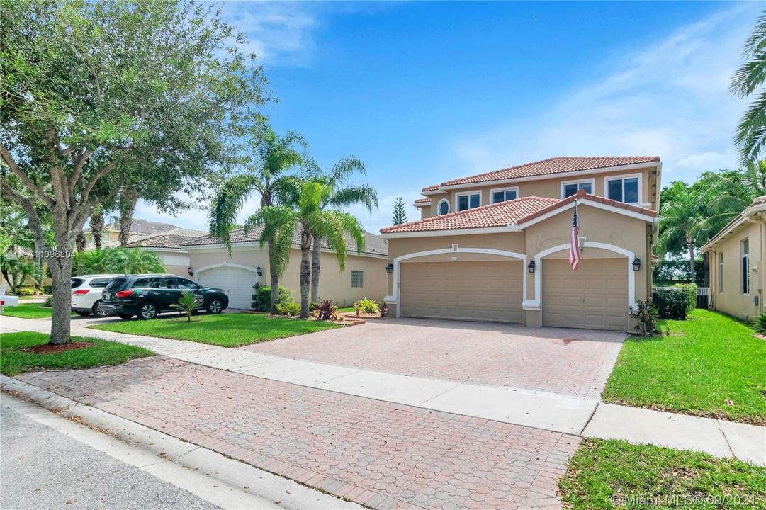 Recently Sold: $685,000 (5 beds, 3 baths, 2697 Square Feet)