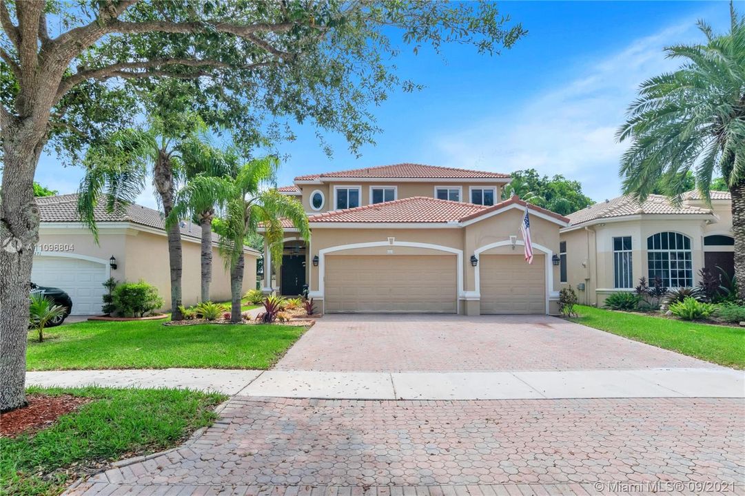 Recently Sold: $685,000 (5 beds, 3 baths, 2697 Square Feet)