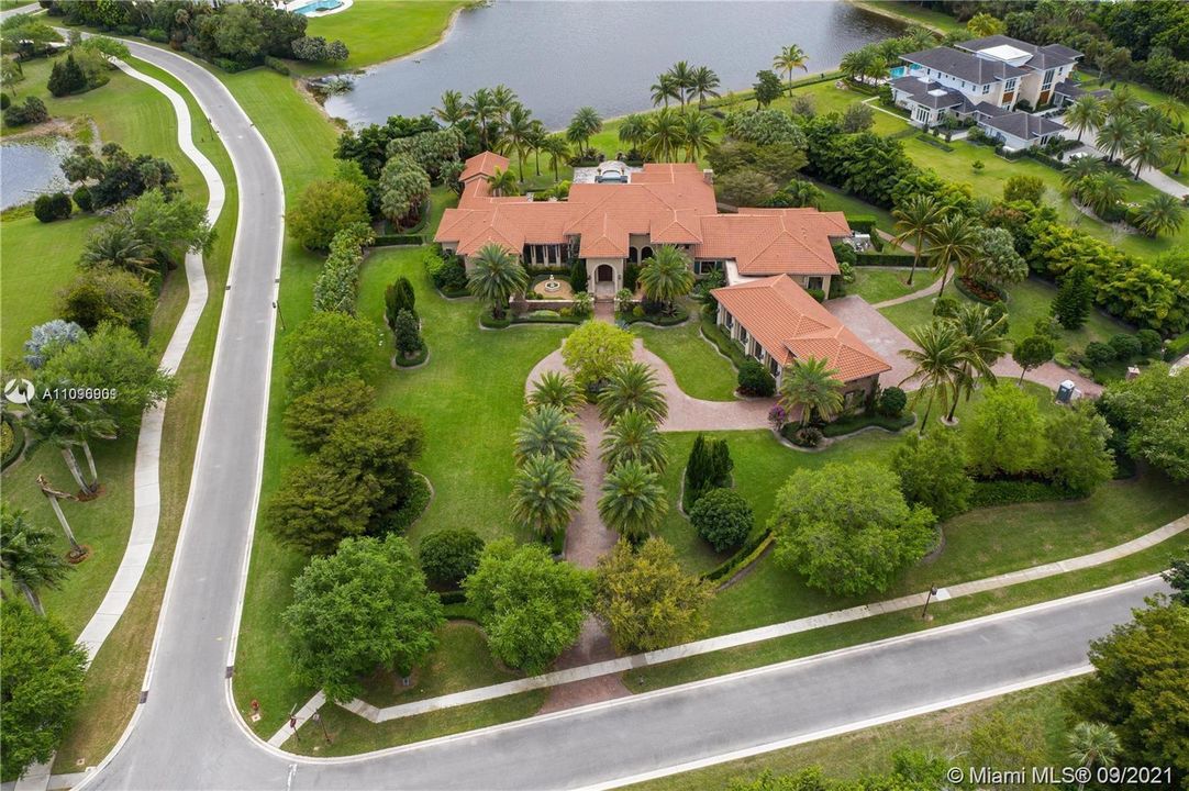 Recently Sold: $4,250,000 (4 beds, 5 baths, 7599 Square Feet)