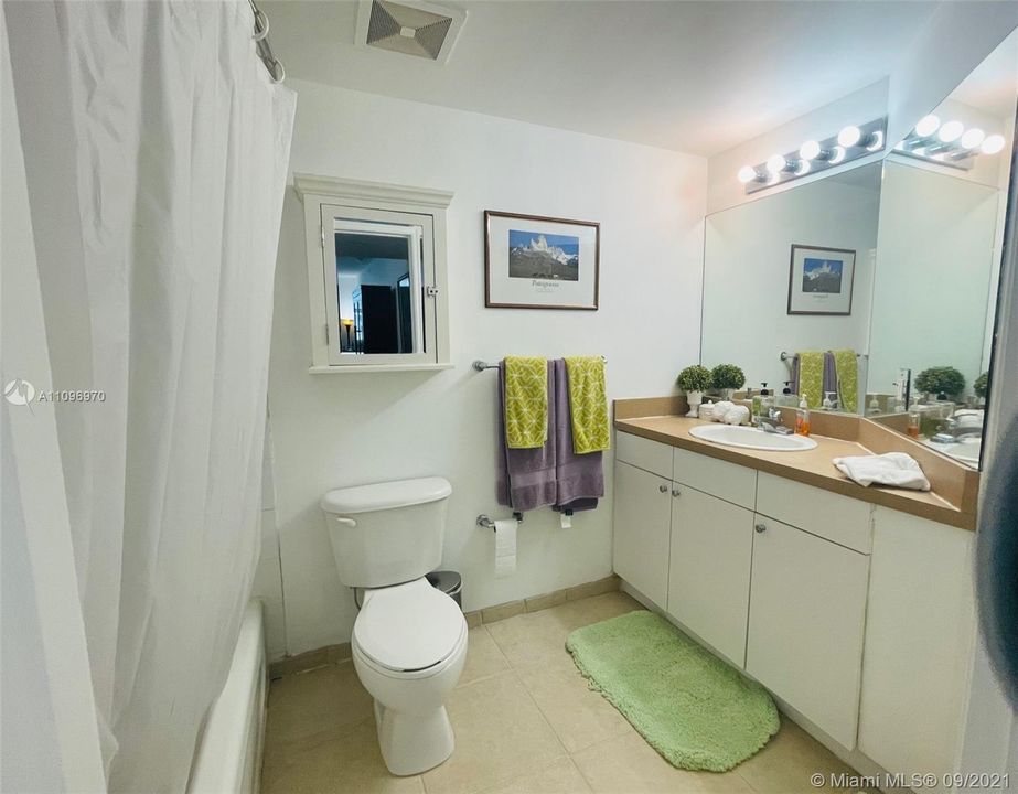 最近租的: $3,200 (2 贝兹, 2 浴室, 1149 平方英尺)