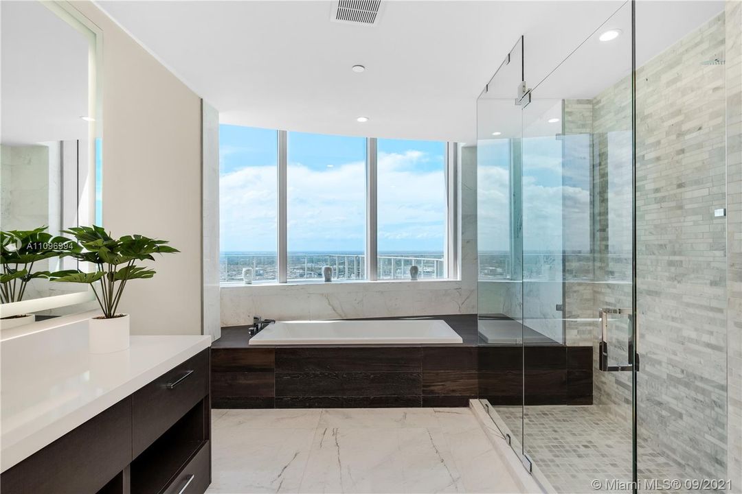 最近售出: $3,900,000 (0 贝兹, 0 浴室, 3292 平方英尺)