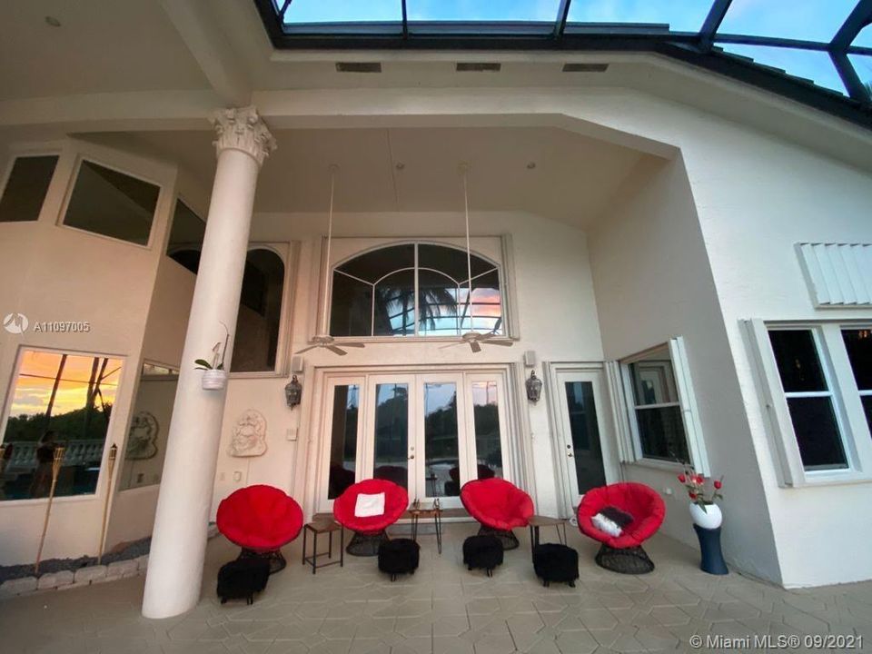 Недавно арендовано: $13,000 (5 спален, 4 ванн, 4718 Квадратных фут)