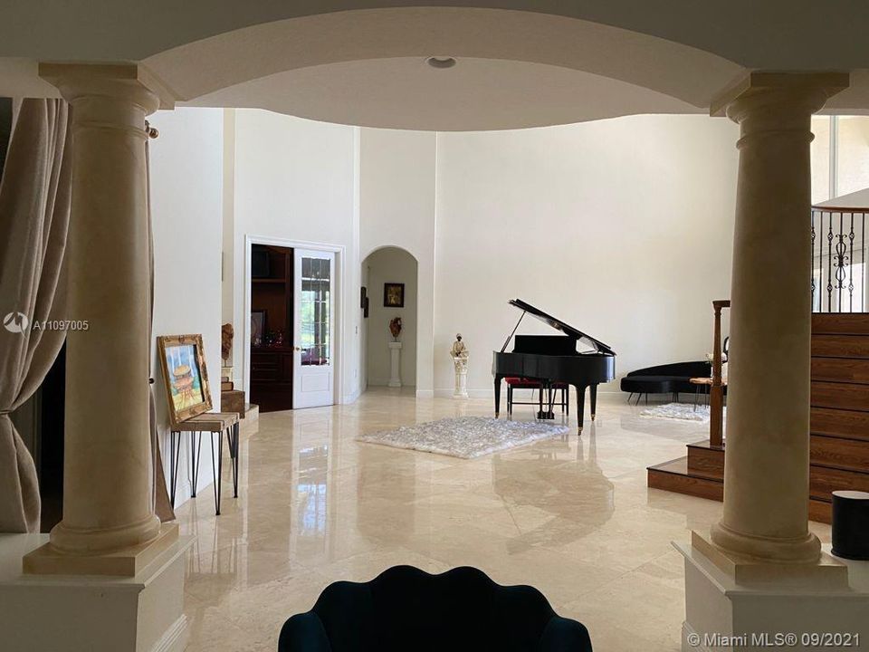 Недавно арендовано: $13,000 (5 спален, 4 ванн, 4718 Квадратных фут)