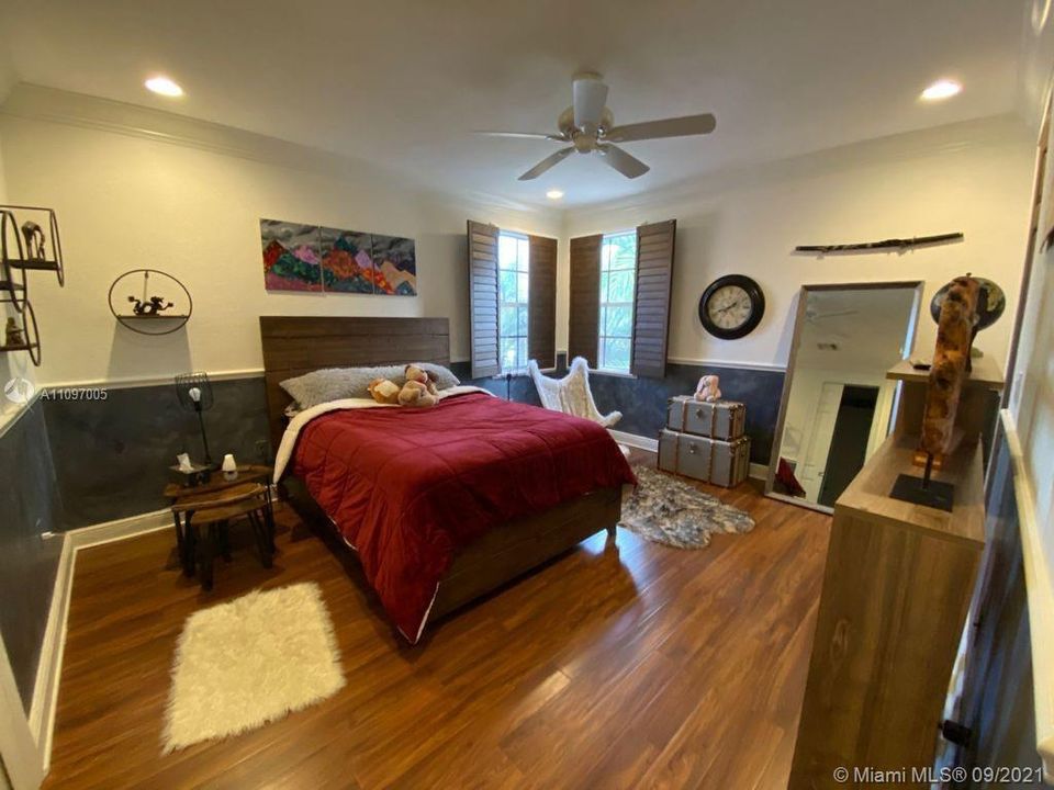 Недавно арендовано: $13,000 (5 спален, 4 ванн, 4718 Квадратных фут)