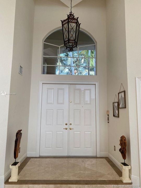 Недавно арендовано: $13,000 (5 спален, 4 ванн, 4718 Квадратных фут)