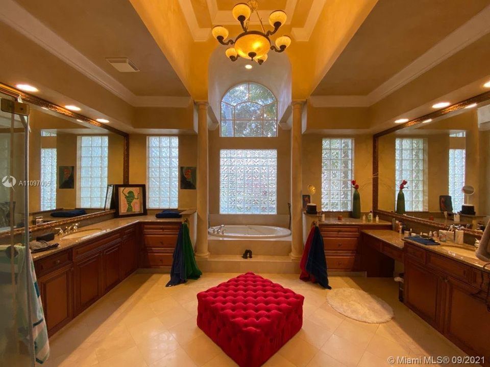 Недавно арендовано: $13,000 (5 спален, 4 ванн, 4718 Квадратных фут)