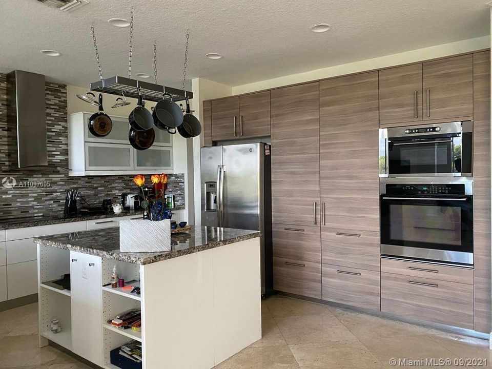 Недавно арендовано: $13,000 (5 спален, 4 ванн, 4718 Квадратных фут)