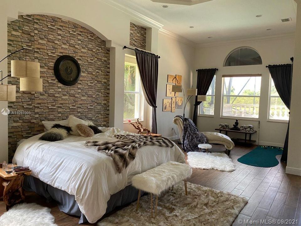 Недавно арендовано: $13,000 (5 спален, 4 ванн, 4718 Квадратных фут)