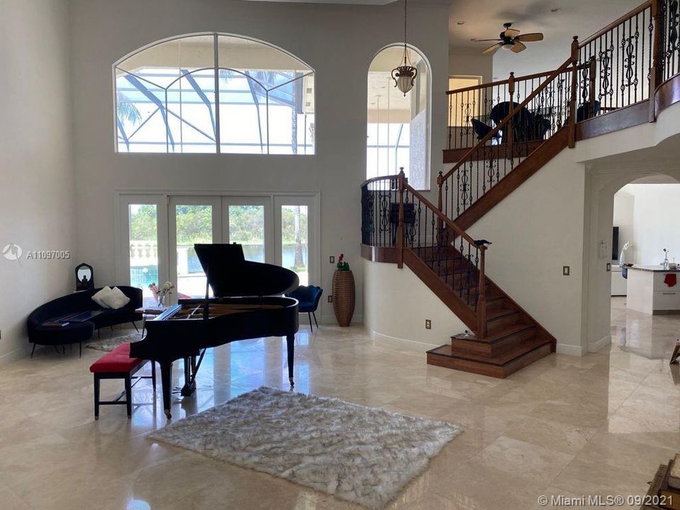 Недавно арендовано: $13,000 (5 спален, 4 ванн, 4718 Квадратных фут)