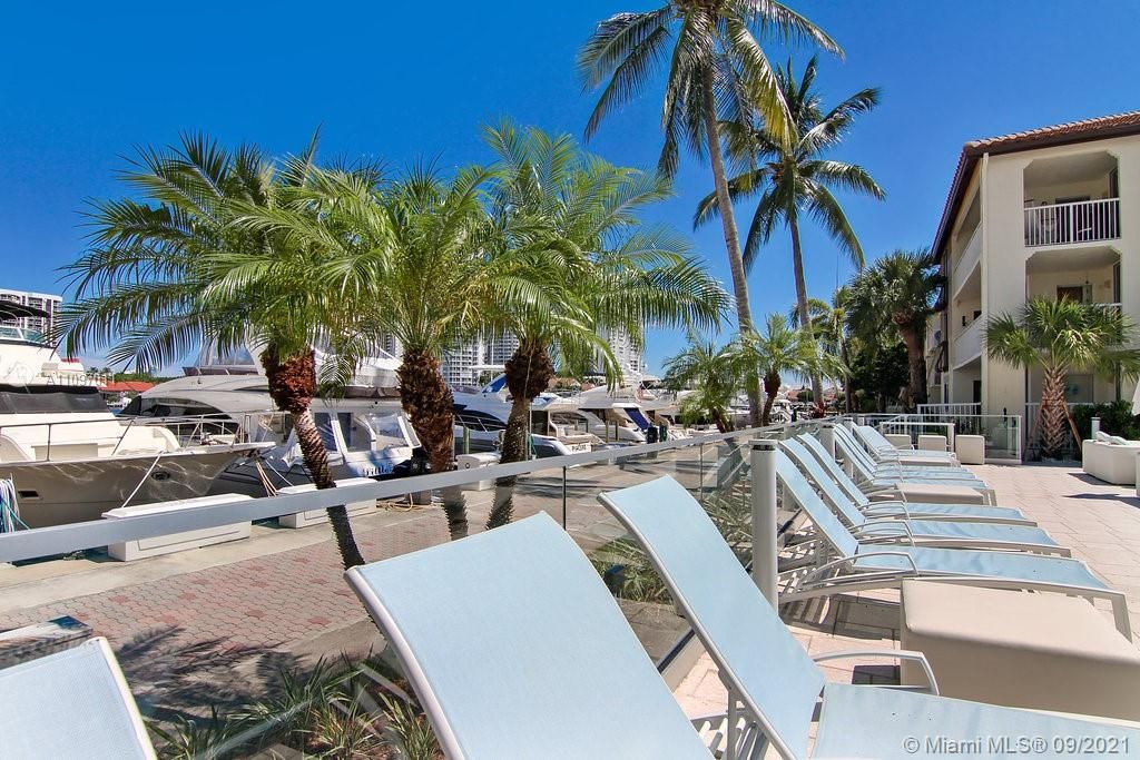 Recently Rented: $1,959 (1 beds, 1 baths, 795 Square Feet)