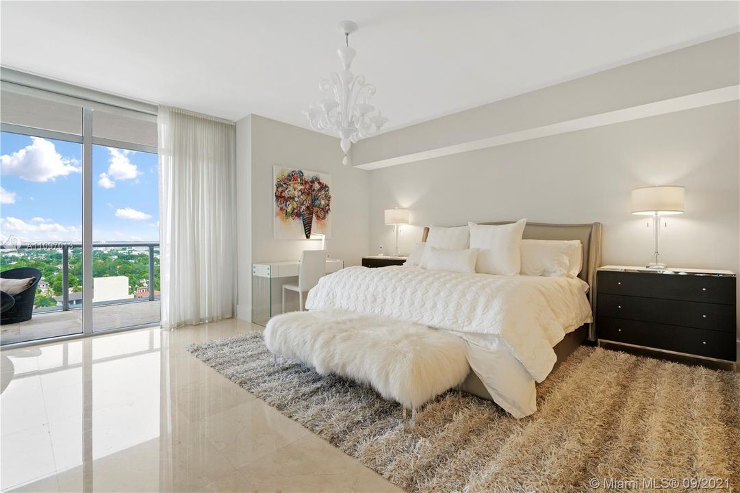 Recently Sold: $2,750,000 (2 beds, 2 baths, 1621 Square Feet)