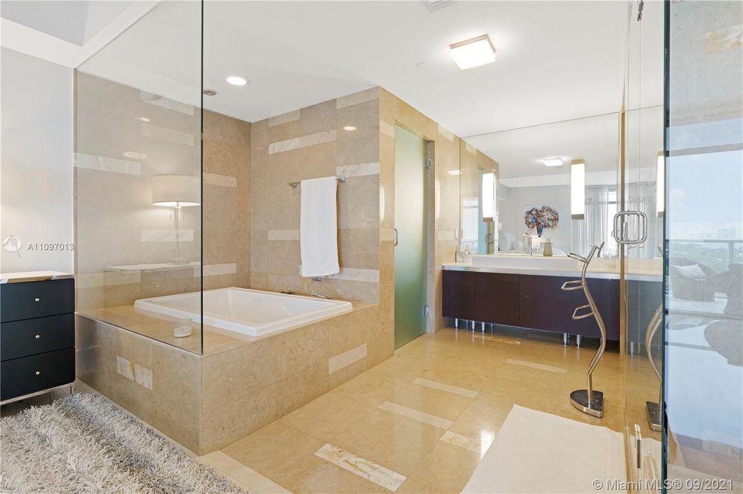 Недавно продано: $2,750,000 (2 спален, 2 ванн, 1621 Квадратных фут)