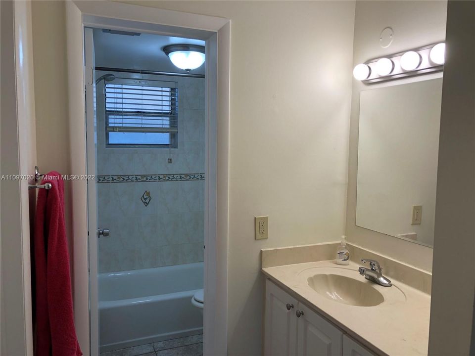Recently Sold: $223,000 (1 beds, 1 baths, 836 Square Feet)