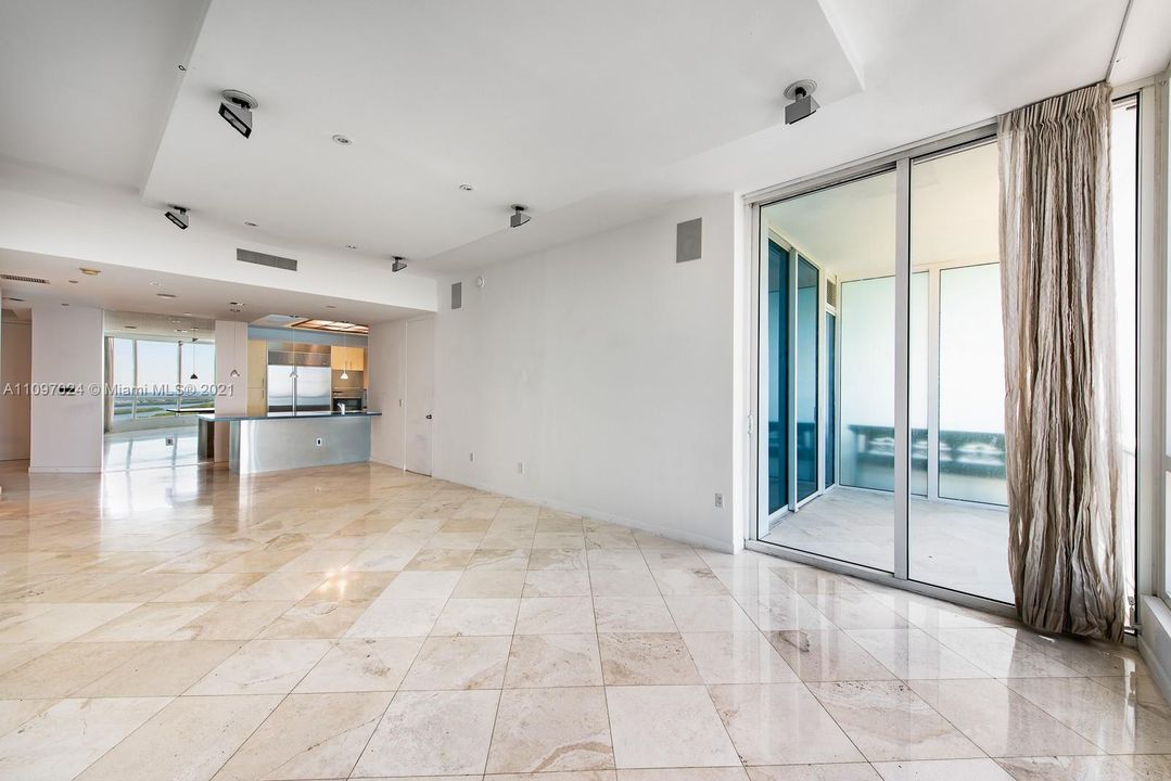 Recently Sold: $5,100,000 (2 beds, 2 baths, 1791 Square Feet)