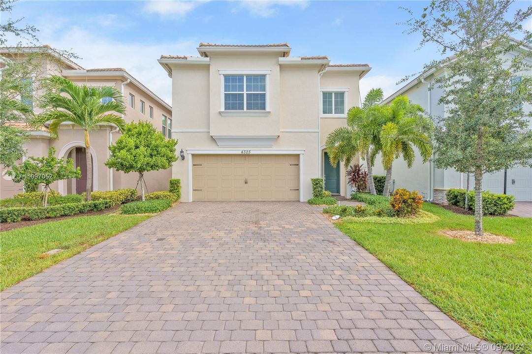 Recently Sold: $870,000 (3 beds, 2 baths, 2423 Square Feet)