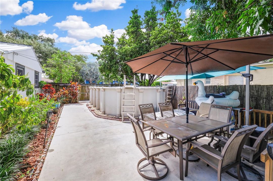 Recently Sold: $850,000 (4 beds, 3 baths, 1894 Square Feet)