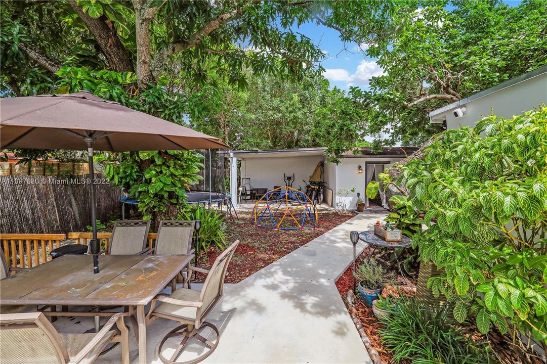 Recently Sold: $850,000 (4 beds, 3 baths, 1894 Square Feet)