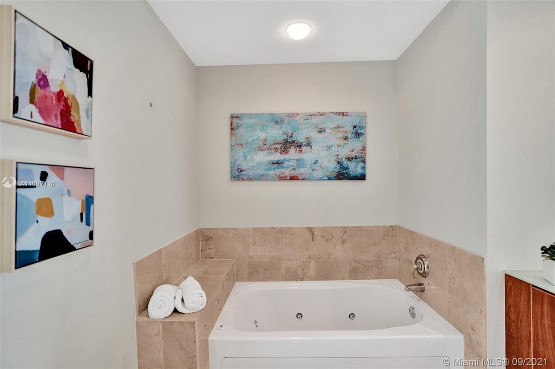 最近售出: $340,000 (2 贝兹, 2 浴室, 1155 平方英尺)