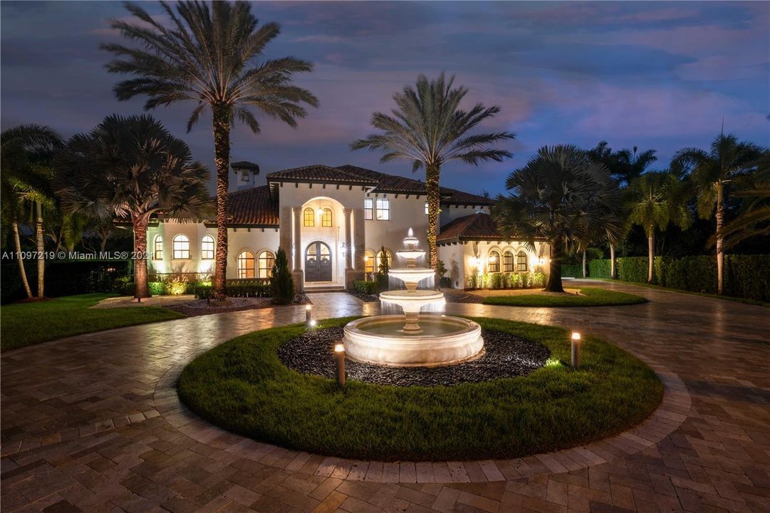 Recently Sold: $2,649,000 (5 beds, 6 baths, 6475 Square Feet)