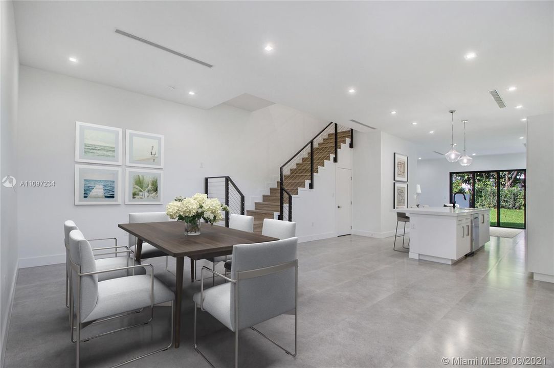 Recently Sold: $948,000 (3 beds, 4 baths, 2320 Square Feet)