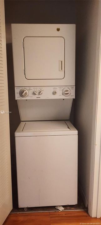 WASHER AND DRYER IN UNIT