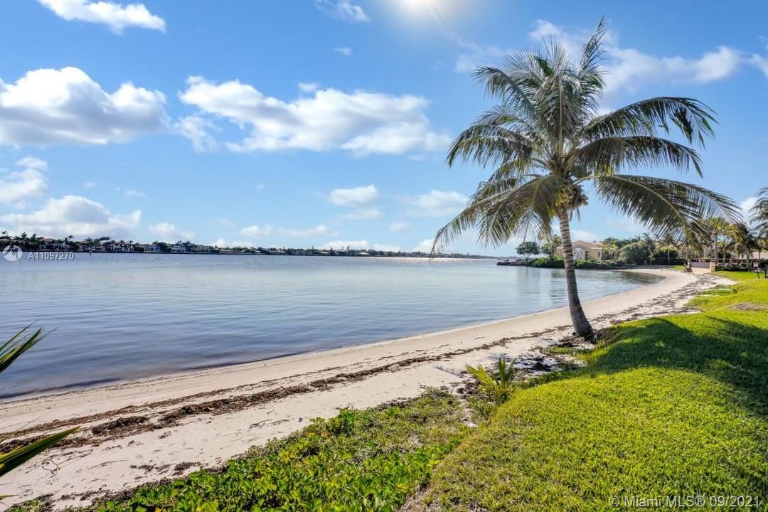 Recently Sold: $410,000 (3 beds, 2 baths, 2089 Square Feet)