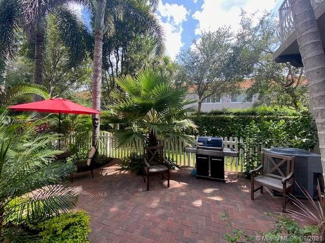 Recently Sold: $410,000 (3 beds, 2 baths, 2089 Square Feet)