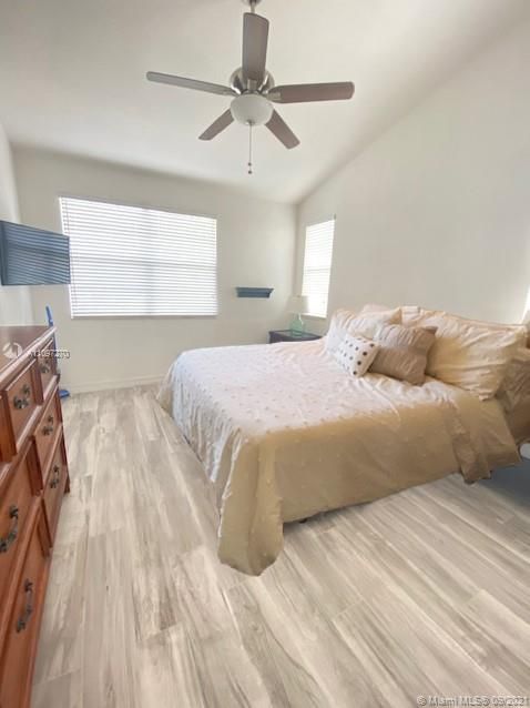 Recently Sold: $410,000 (3 beds, 2 baths, 2089 Square Feet)