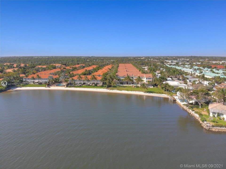 Recently Sold: $410,000 (3 beds, 2 baths, 2089 Square Feet)