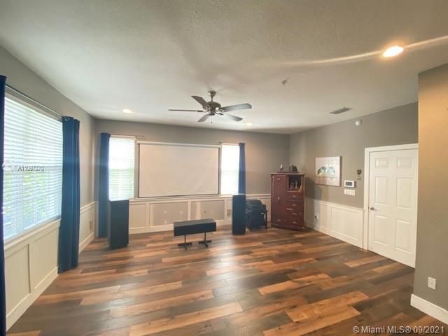 Recently Sold: $410,000 (3 beds, 2 baths, 2089 Square Feet)