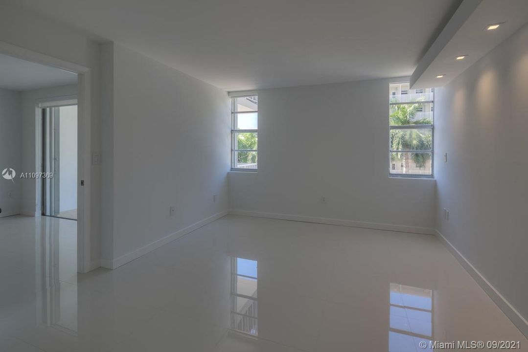 Vendido Recientemente: $370,000 (2 camas, 2 baños, 820 Pies cuadrados)