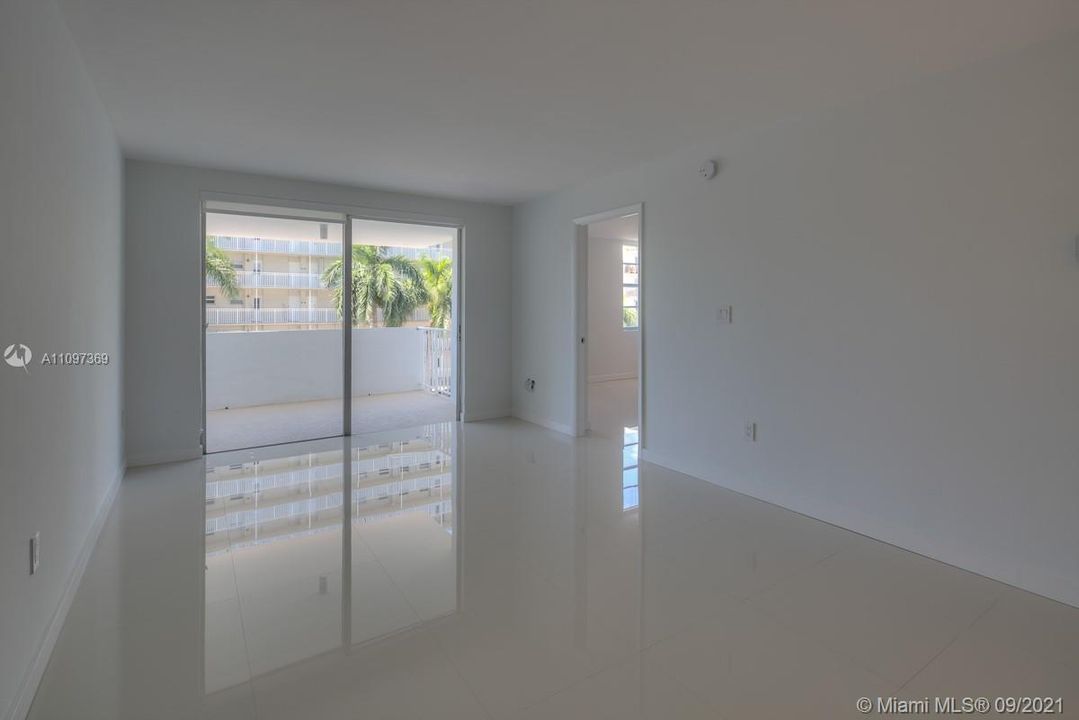 Vendido Recientemente: $370,000 (2 camas, 2 baños, 820 Pies cuadrados)