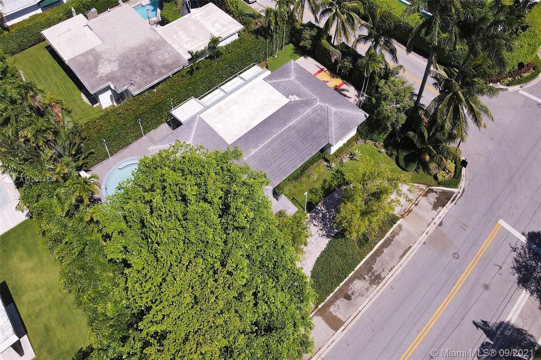 Recently Sold: $3,450,000 (4 beds, 3 baths, 3043 Square Feet)