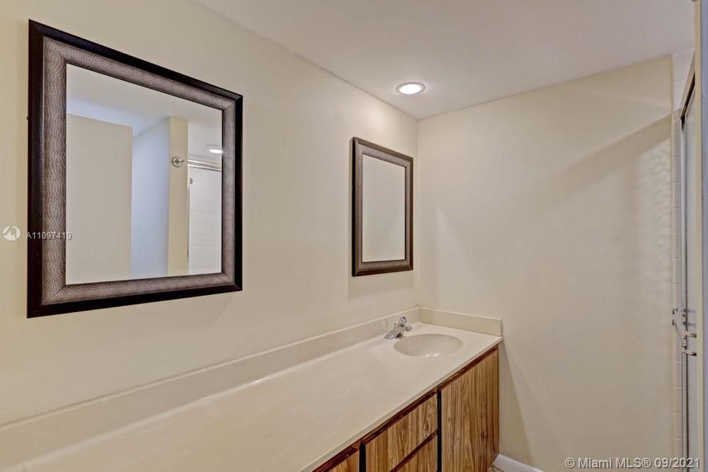 最近售出: $211,900 (2 贝兹, 2 浴室, 1236 平方英尺)