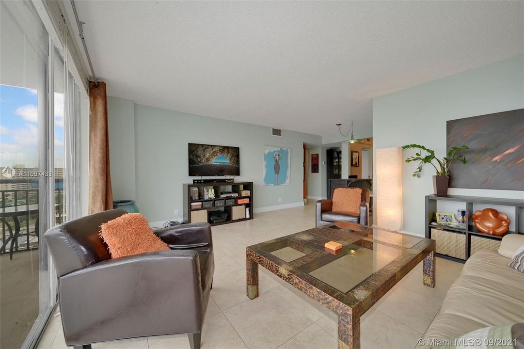 Recently Sold: $244,999 (1 beds, 1 baths, 700 Square Feet)