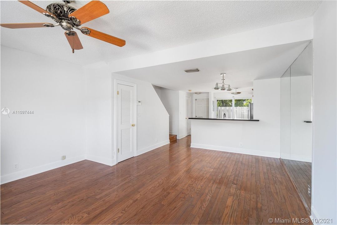 Recently Sold: $429,000 (2 beds, 2 baths, 1008 Square Feet)