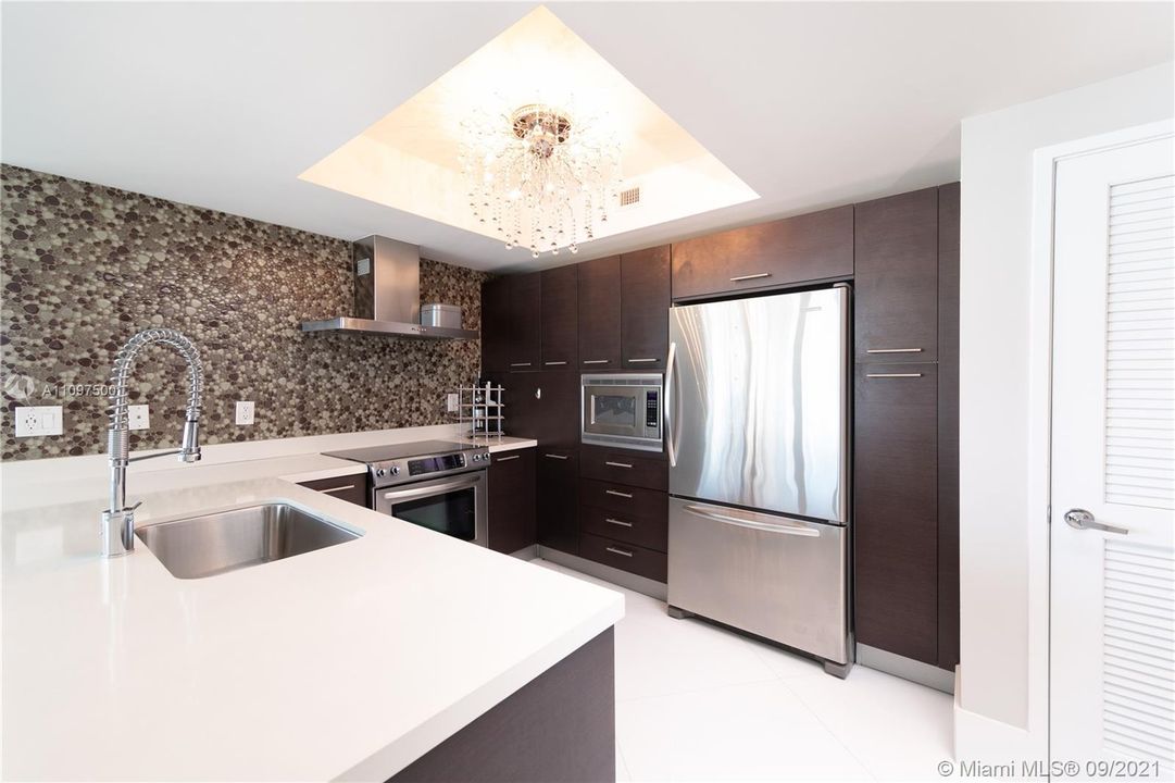 Recently Sold: $1,090,000 (3 beds, 2 baths, 1458 Square Feet)