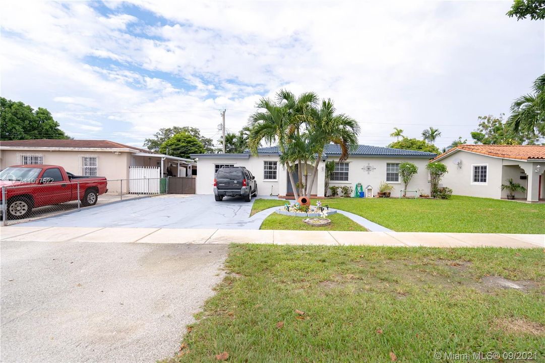 Recently Sold: $535,000 (4 beds, 2 baths, 1584 Square Feet)