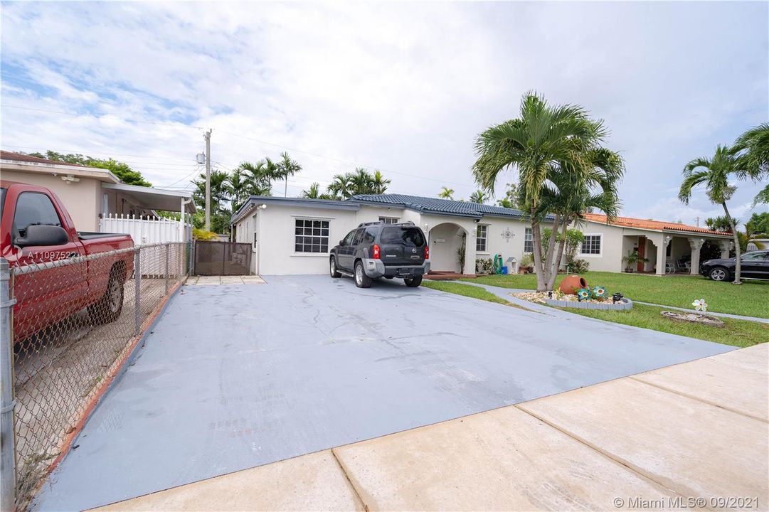Recently Sold: $535,000 (4 beds, 2 baths, 1584 Square Feet)